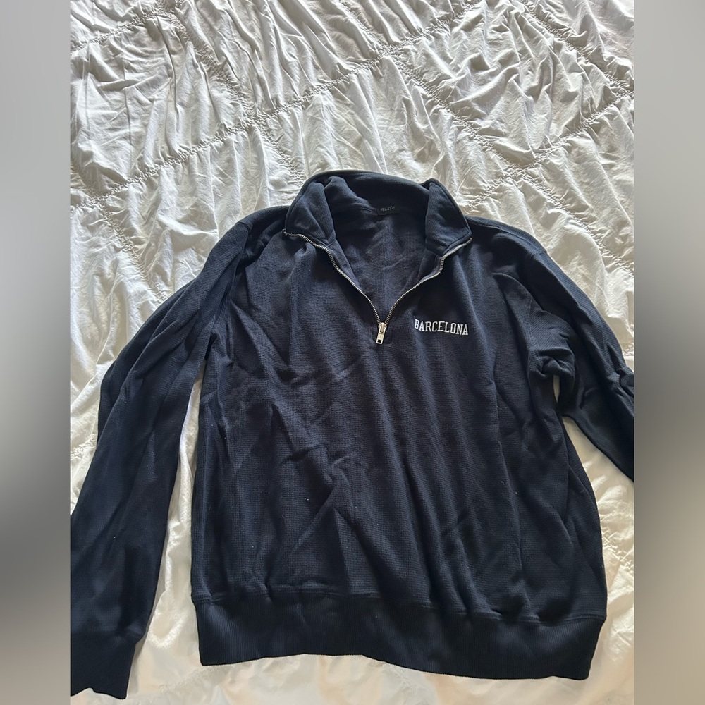 Brandy Melville Women's Black Sweatshirt 

O/S - condition: like new